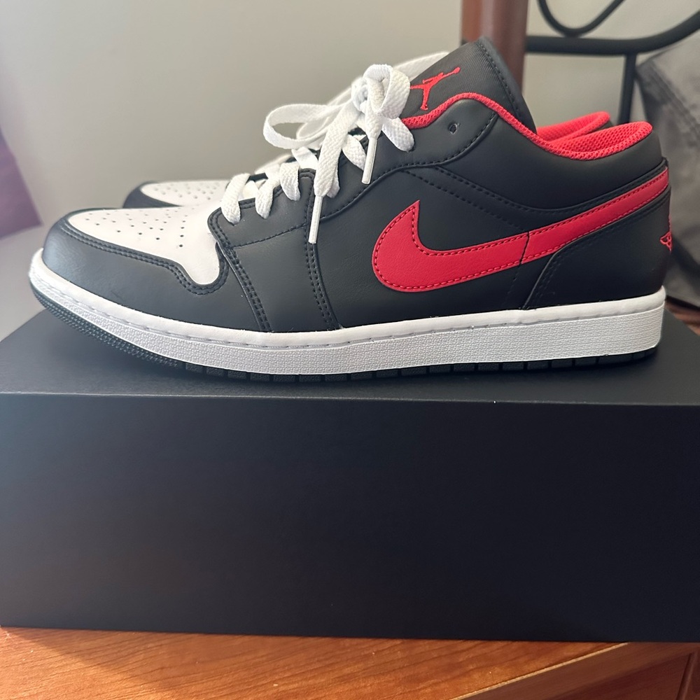 Pair of Jordan 1 Lows that were worn 1 time